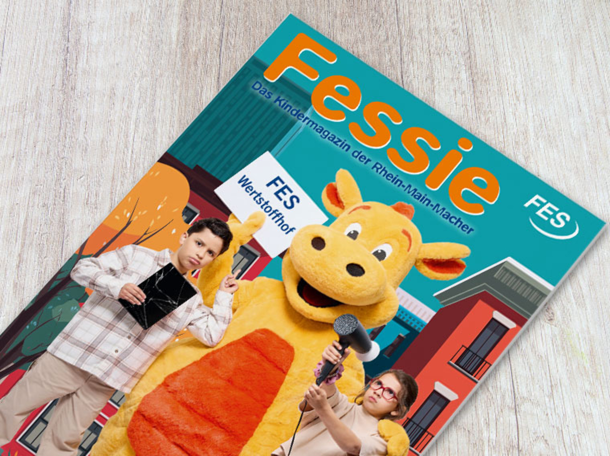 Fessie und Kinder mit Elektroschrott am FES Wertstoffhof auf Magazincover